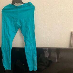 Serena Williams slacks small